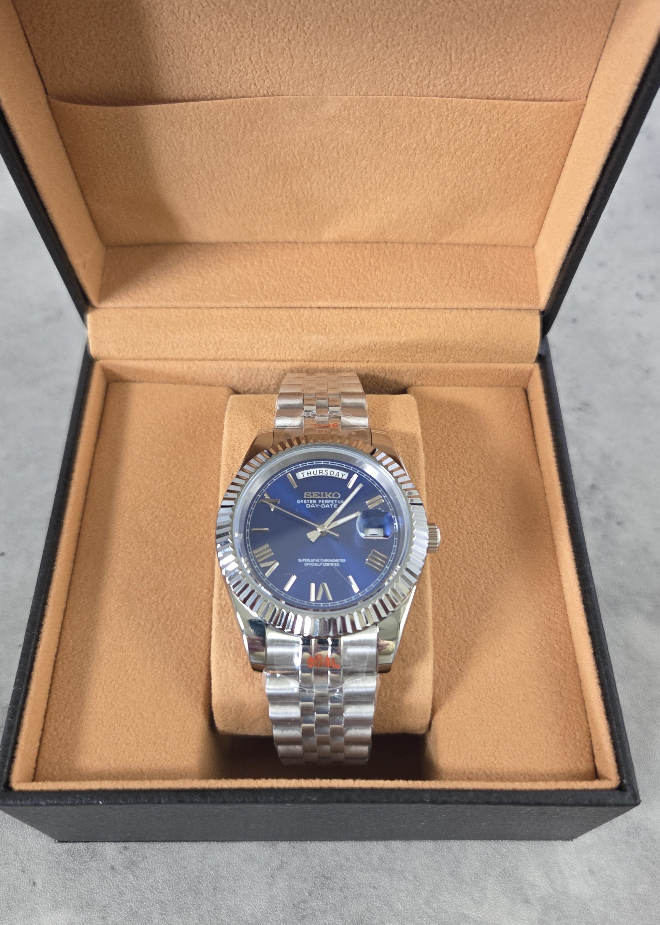 Day Date | Blue Roman